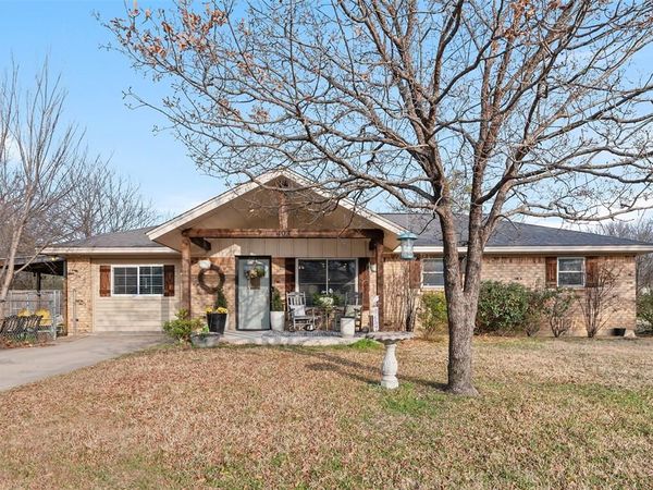 403 Magnolia Avenue , Pottsboro, TX 75076