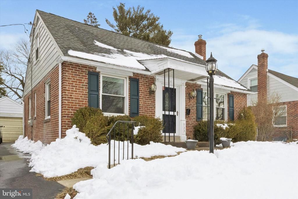 933 Greenbriar Lane, Springfield, PA 19064 Main Photo