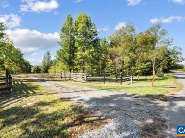 10239 HOWARDSVILLE RD, HOWARDSVILLE, VA 24562