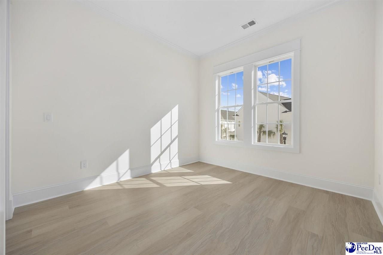 976 Farrow Parkway Unit B Photo 18