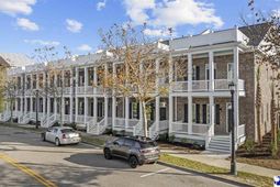 976 Farrow Parkway Unit B photo 4