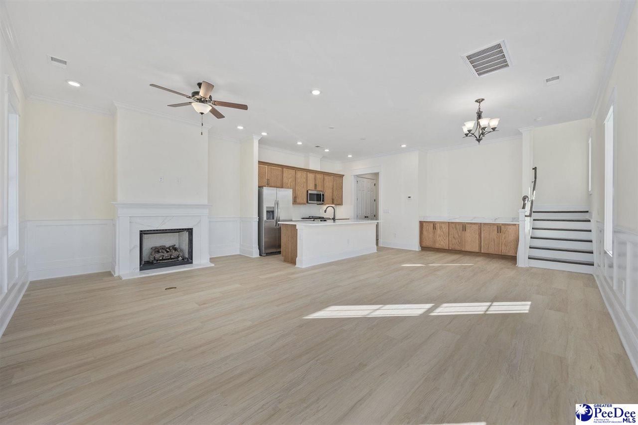 976 Farrow Parkway Unit B Photo 4