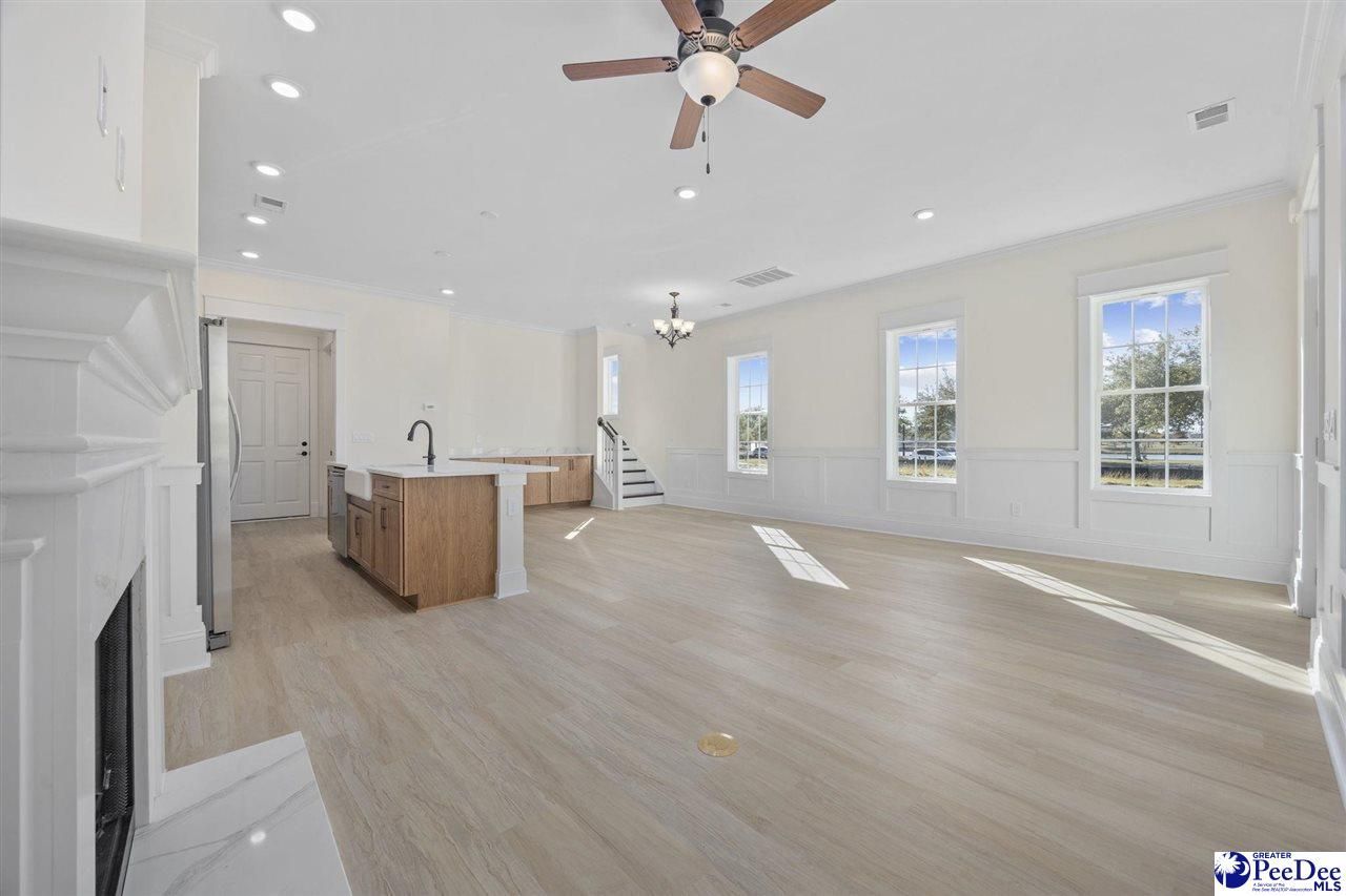 976 Farrow Parkway Unit B Photo 5