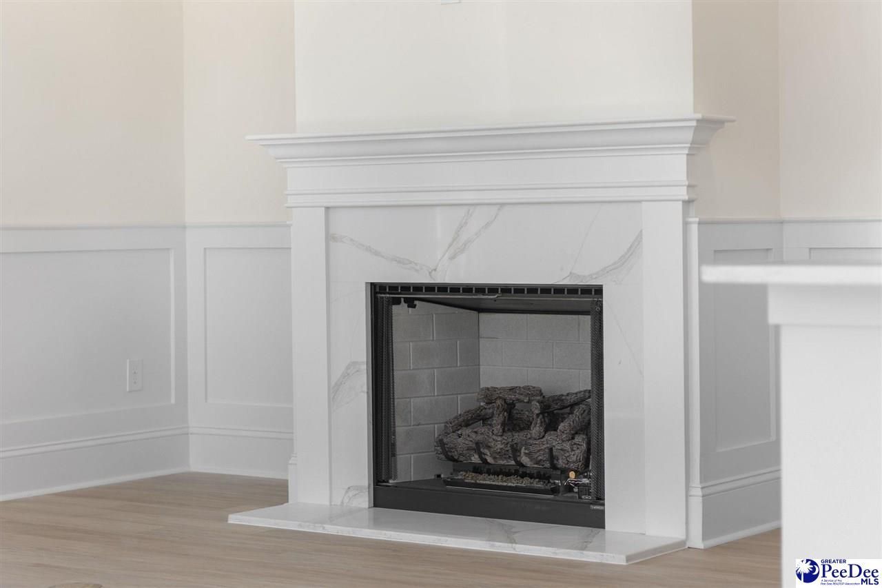 976 Farrow Parkway Unit B Photo 6