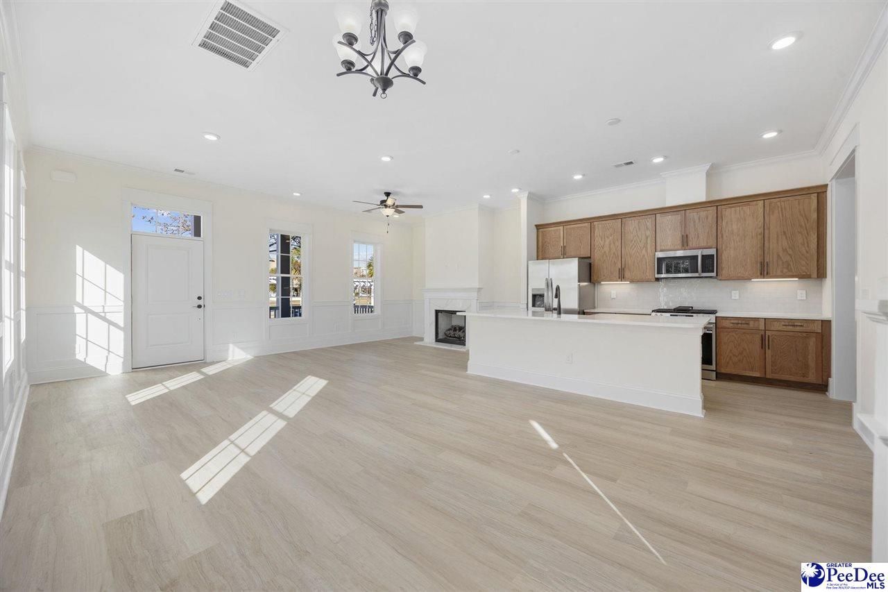 976 Farrow Parkway Unit B Photo 7