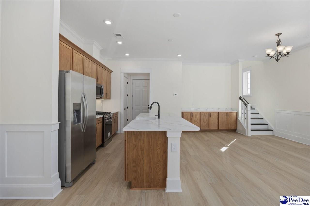 976 Farrow Parkway Unit B Photo 9