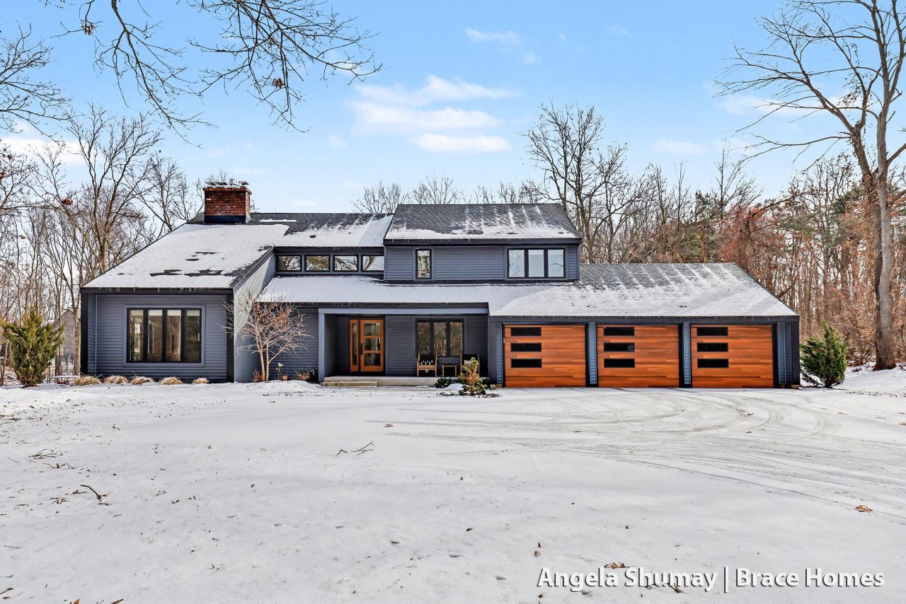 400 Greentree Lane Ne, Ada, MI 49301 Main Photo