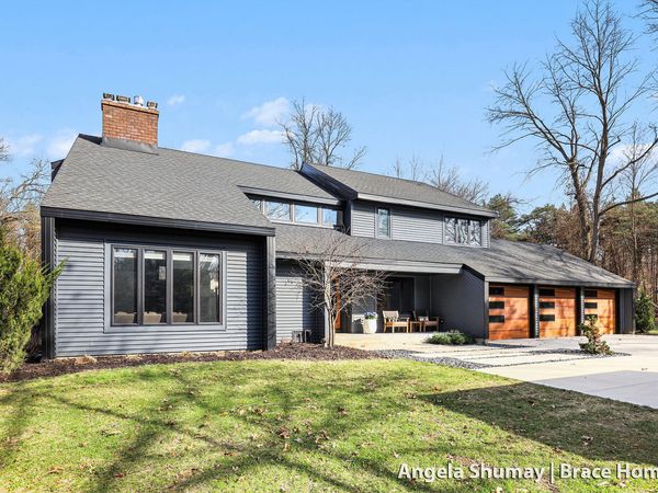 400 Greentree Lane NE, Ada, MI 49301