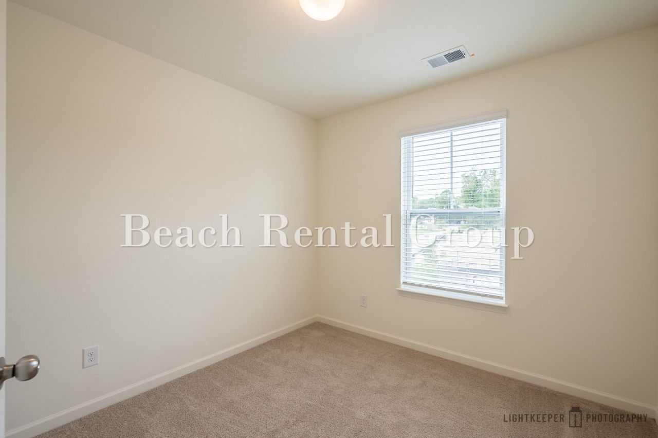 209 Banbury Ln.  Photo 5