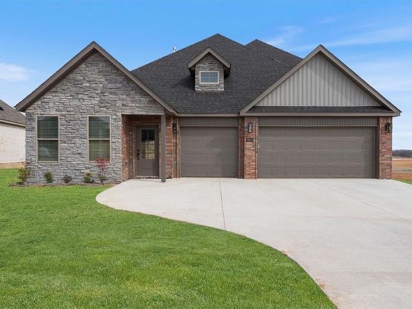 7010 SW Orange Avenue , Bentonville, AR 72713