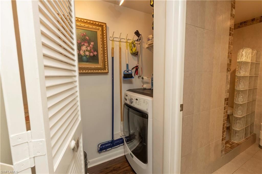 37 High Point Cir E, Unit 209, Naples, FL 34103 Photo