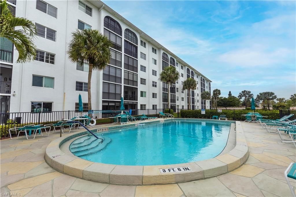 37 High Point Cir E, Unit 209, Naples, FL 34103 Photo