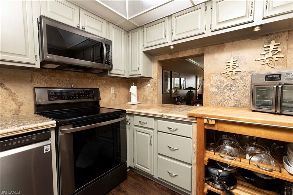 37 High Point Cir E, Unit 209, Naples, FL 34103 Photo