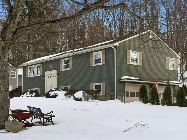 28 Old Jarvis Ave, Holyoke, MA 01040