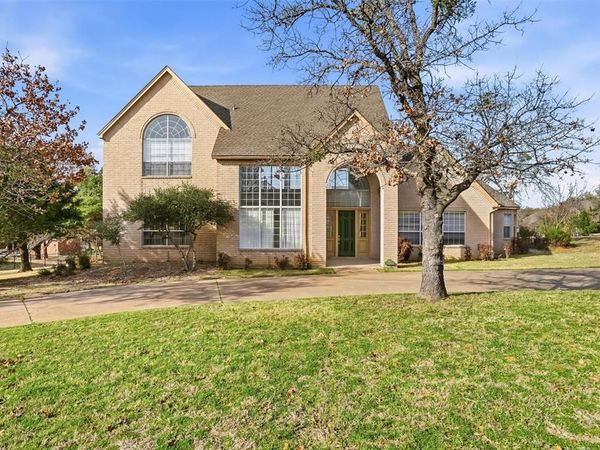 2829 Bent Oaks Drive, Burleson, TX 76028