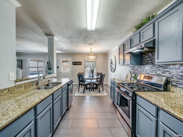 4102 Texas Palm Dr, Converse, TX 78109