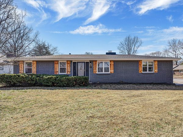 1320 Walnut Lawn Court, Springfield, MO 65807