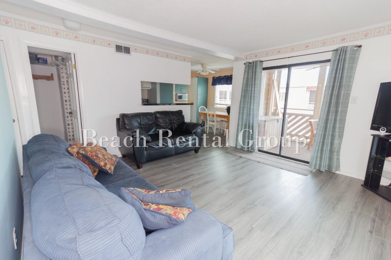 609 Hillside Dr. S  Photo 4