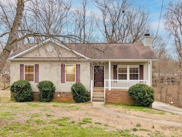 2708 Knob Ct, Clarksville, TN 37043