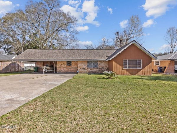 2003 Old Jeanerette Road , New Iberia, LA 70563