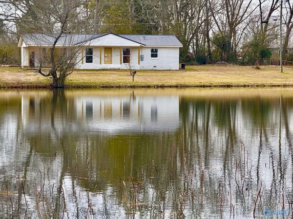 199 Twin Lakes Drive, Arab, AL 35016