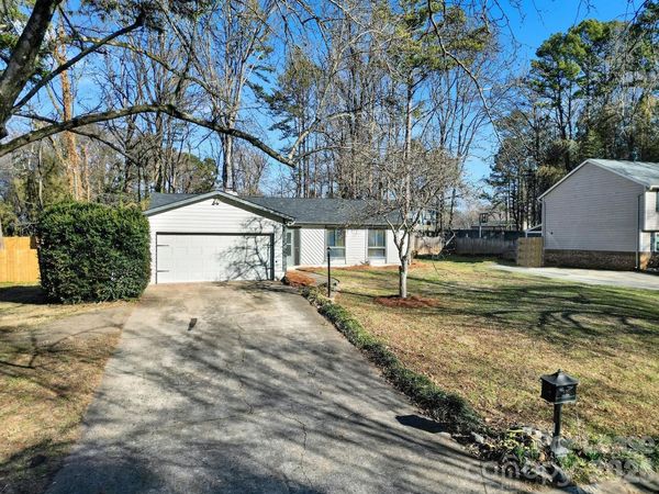 7130 Rollingridge Drive , Charlotte, NC 28211