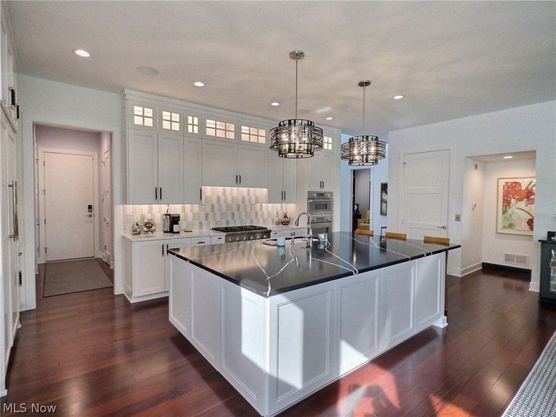 191 Bridgeport Way, Mayfield Heights, OH 44124 Photo 3