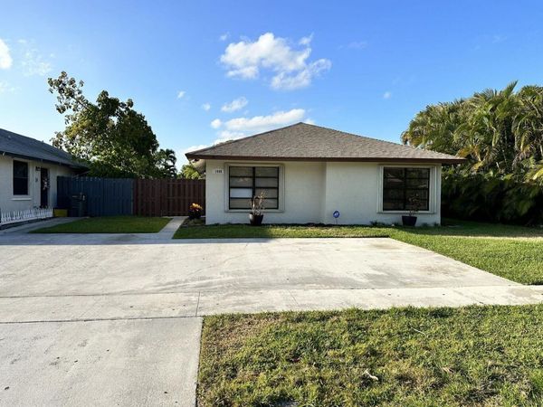 1490 Summit Run Circle, West Palm Beach, FL 33415