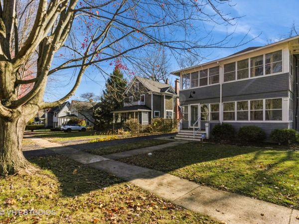 329 W Maple Avenue , Unit 327, Libertyville, IL 60048