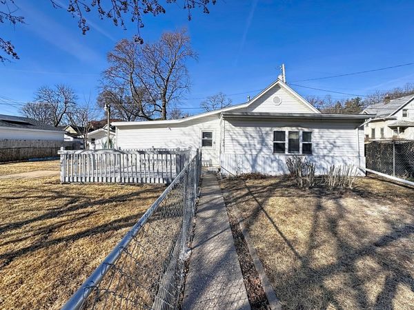 636 Cedar Street , Davenport, IA 52802