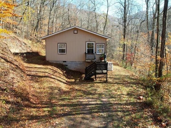 70 Hondo Lane, HINTON, WV 25951