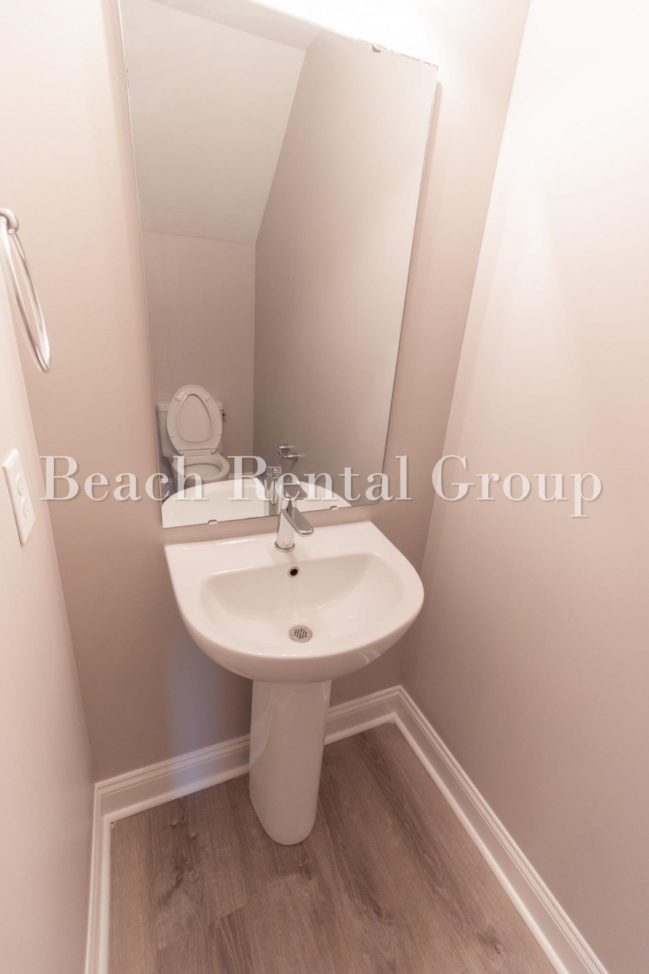 773 Moen Pl.  Photo 8