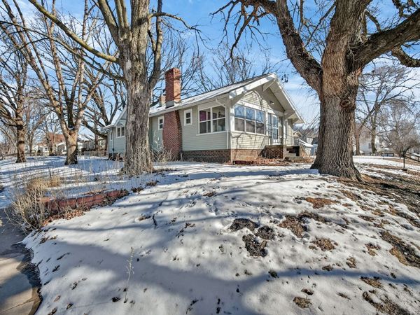 821 Douglas Avenue, Des Moines, IA 50313