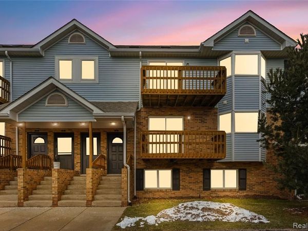 253 Pinewood Circle, Plymouth, MI 48170