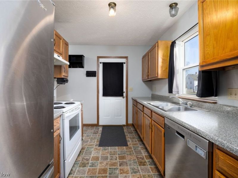 67 25th Street NW, Barberton, OH 44203 Photo 9