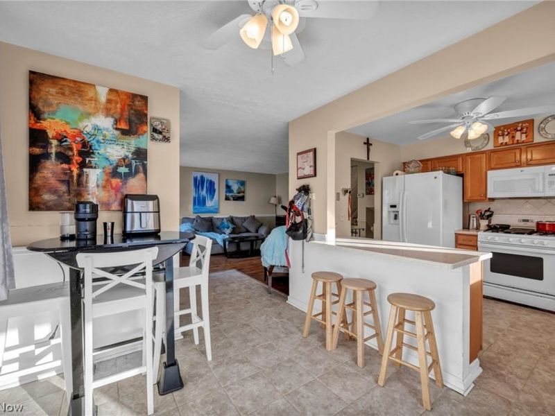 24207 Lebern Drive, North Olmsted, OH 44070 Photo 10