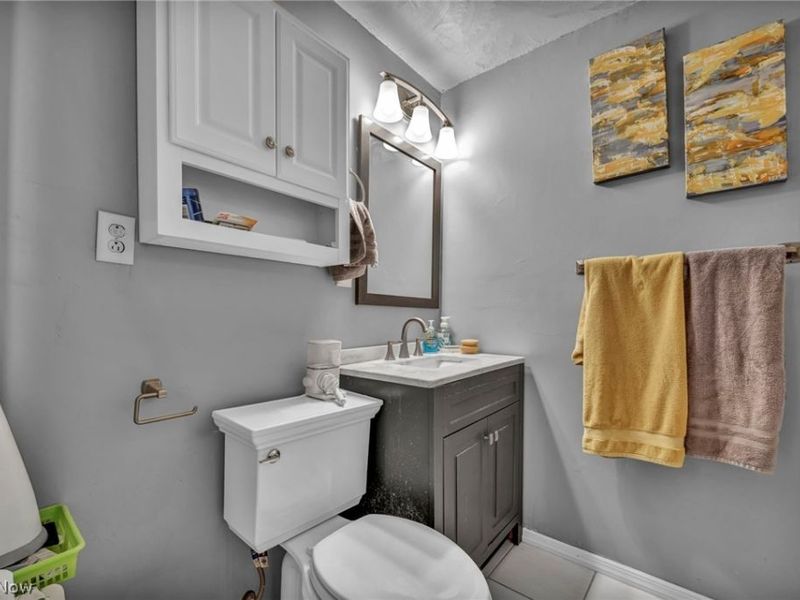 24207 Lebern Drive, North Olmsted, OH 44070 Photo 15