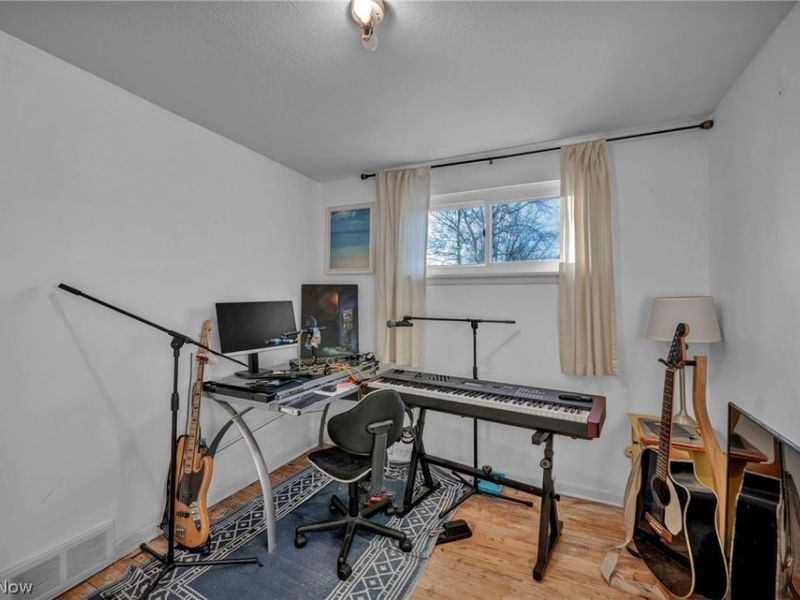 24207 Lebern Drive, North Olmsted, OH 44070 Photo 18