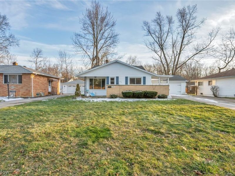 24207 Lebern Drive, North Olmsted, OH 44070 Photo 2