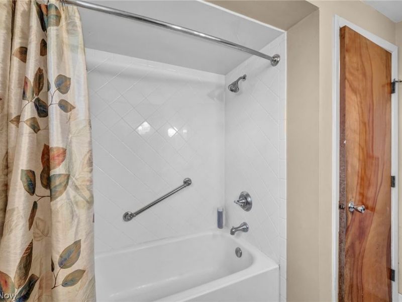 24207 Lebern Drive, North Olmsted, OH 44070 Photo 28