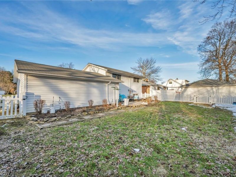 24207 Lebern Drive, North Olmsted, OH 44070 Photo 37