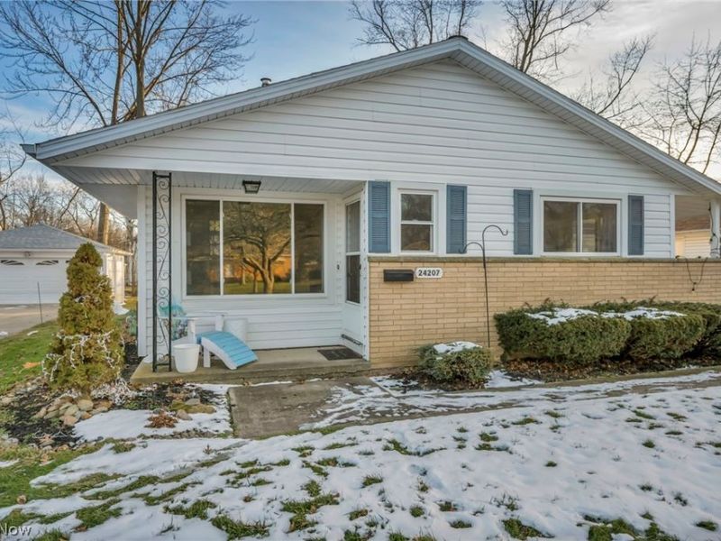 24207 Lebern Drive, North Olmsted, OH 44070 Photo 4