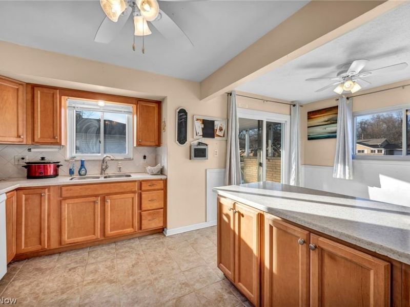 24207 Lebern Drive, North Olmsted, OH 44070 Photo 7