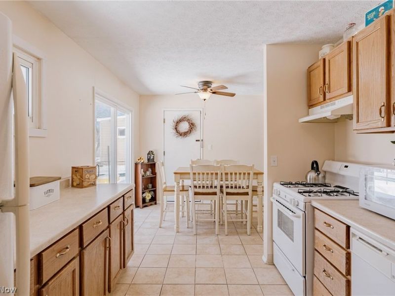 6250 Oxford Court, Bedford Heights, OH 44146 Photo 11