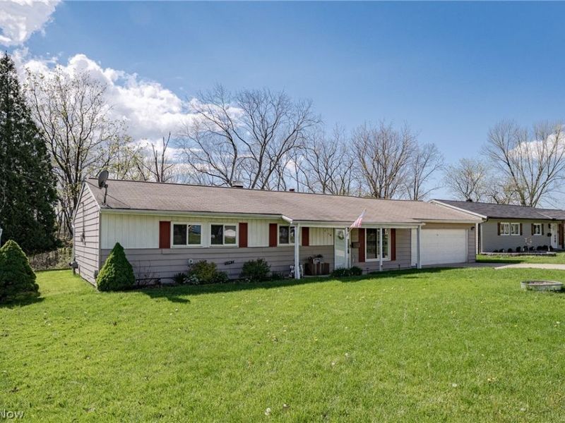 6250 Oxford Court, Bedford Heights, OH 44146 Photo 2