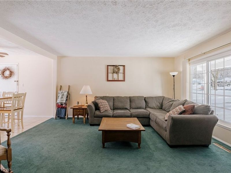 6250 Oxford Court, Bedford Heights, OH 44146 Photo 3