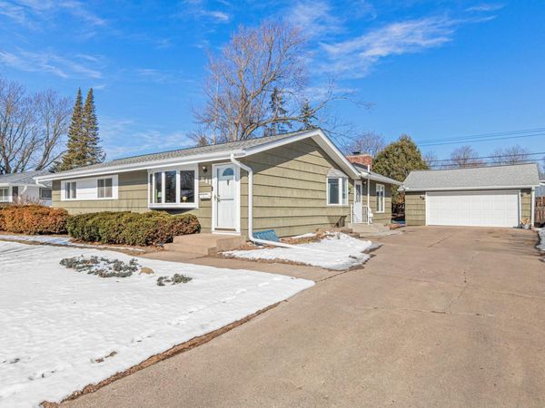 841 Pandora Drive NE, Fridley, MN 55432