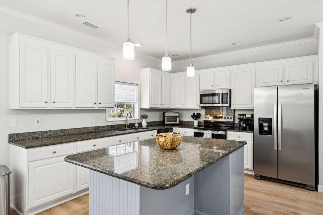 2730 Seastrand Lane Photo 10