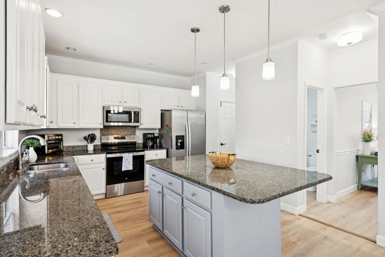 2730 Seastrand Lane Photo 12