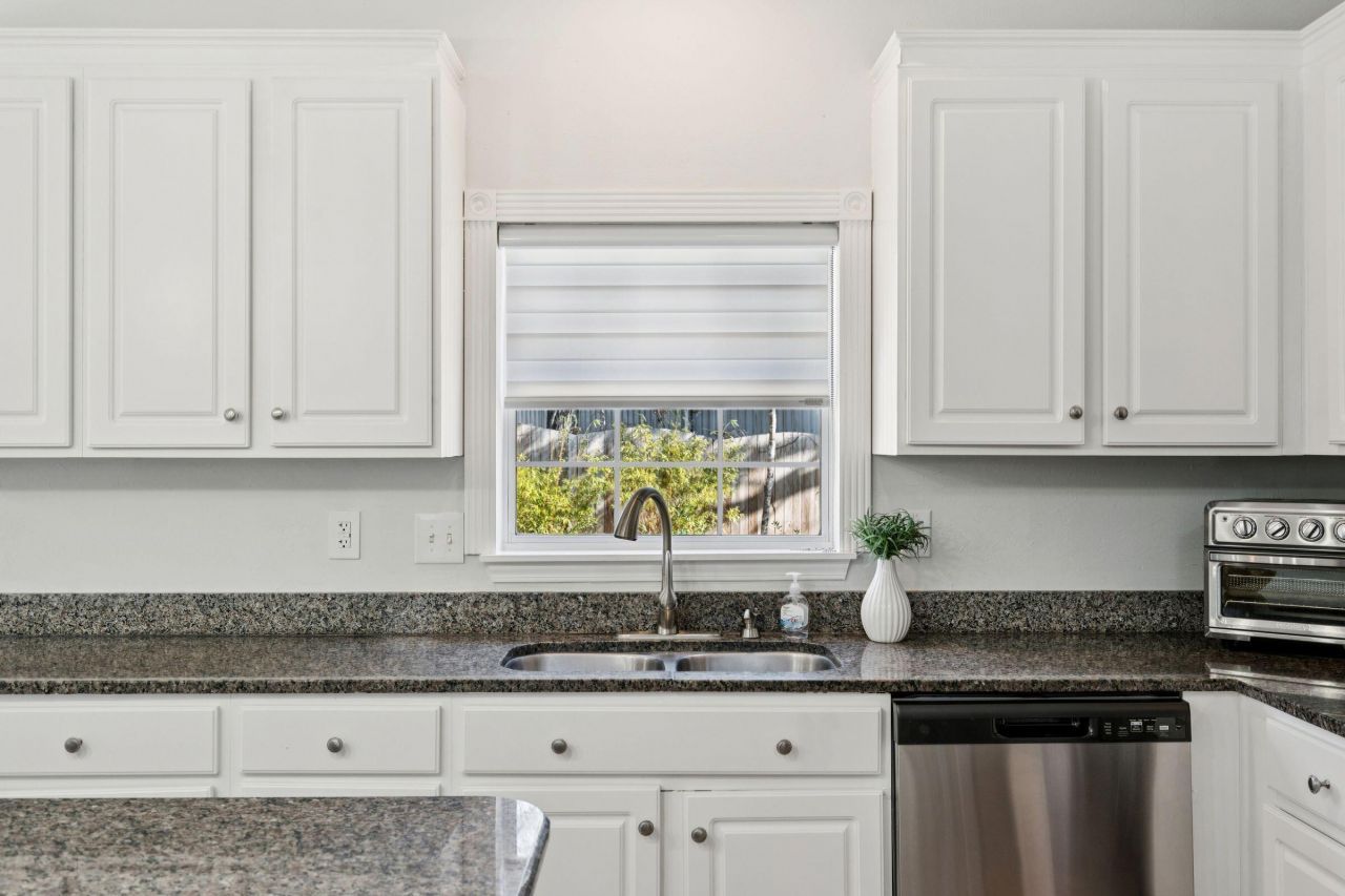 2730 Seastrand Lane Photo 13